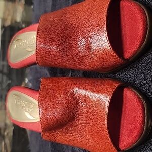 Woman Red shoe size 8